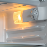 À quoi sert vraiment la partie crantée au centre des ciseaux de cuisine ?